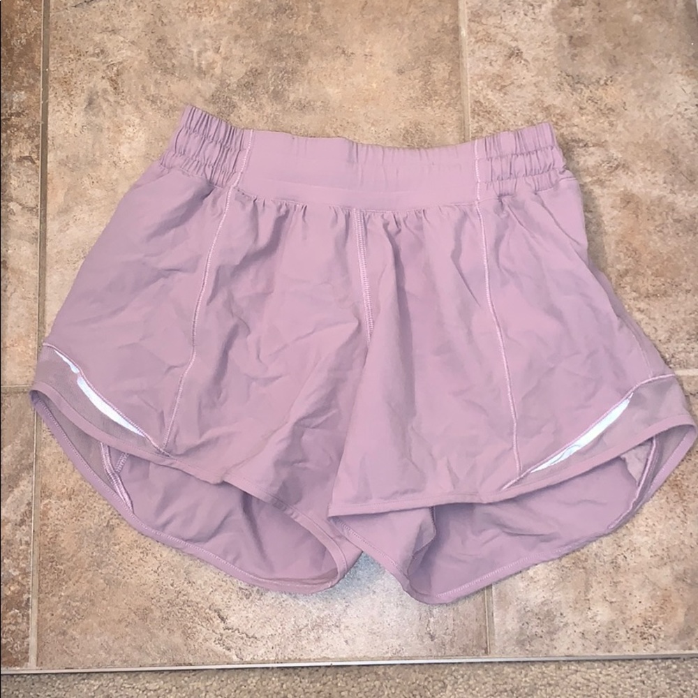 Lulu Lemon Hotty Hot shorts Size 4 4 inches